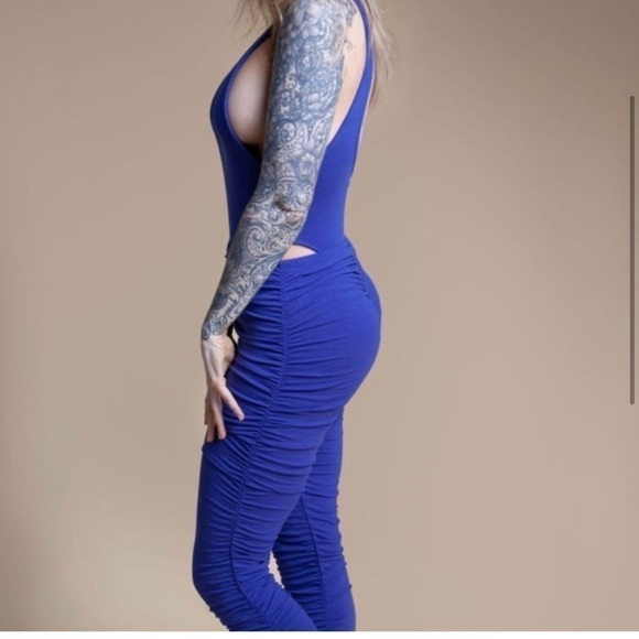 Legging set. Two piece ruched legging set. Blue. Small - Picture 2 of 4